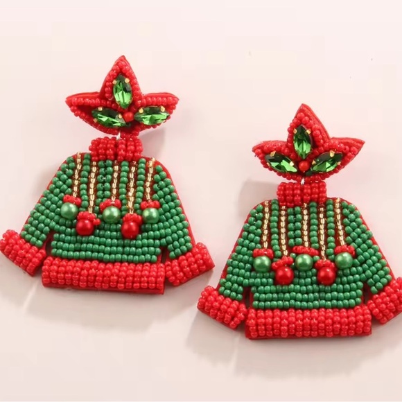 Christmas Green Beaded Earrings - Picture 5 of 5